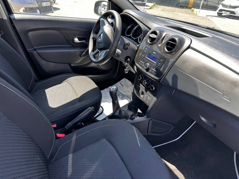 Dacia Logan Laureate SCe 75 essence clim à 5 min de Toulouse Garantie 6 mois