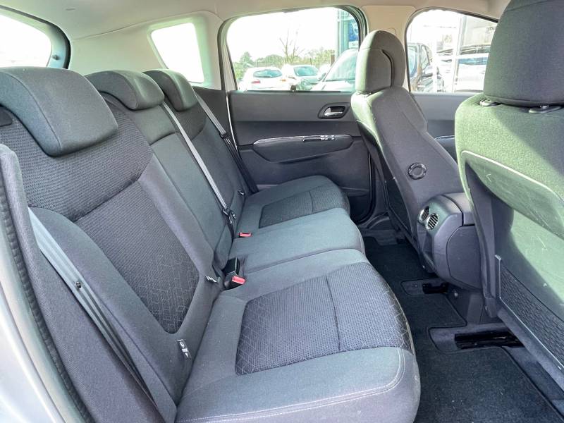 Peugeot 3008 1.6 HDi 115ch BVM6 Active Wip Nav Plus