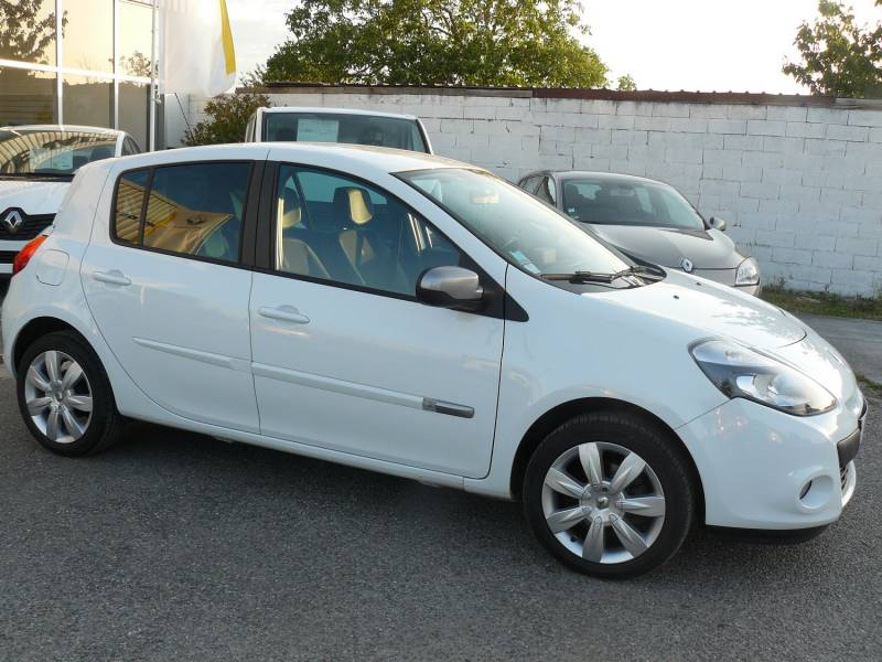 clio 3 blanc d'occasion a vendre à Cugnaux