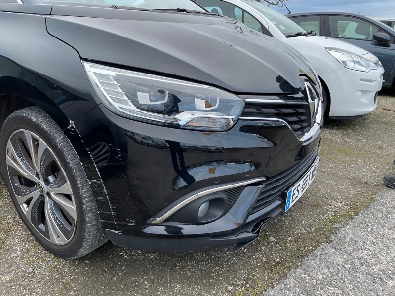 Raccord peinture pare choc petite rayure